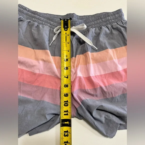 Chubbies Shorts Mens L  Pink Gray Lined Classic Swim Trunk Pool Beach 5.5'' Surf - Picture 6 of 8